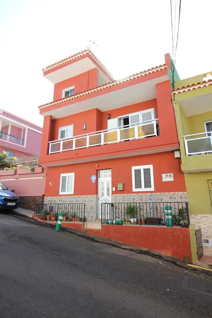 Vista exterior de Casa o chalet en venta en Santa Úrsula con Terraza, Trastero y Amueblado