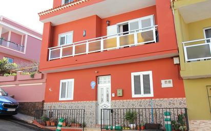 Vista exterior de Casa o xalet en venda en Santa Úrsula amb Terrassa, Traster i Moblat