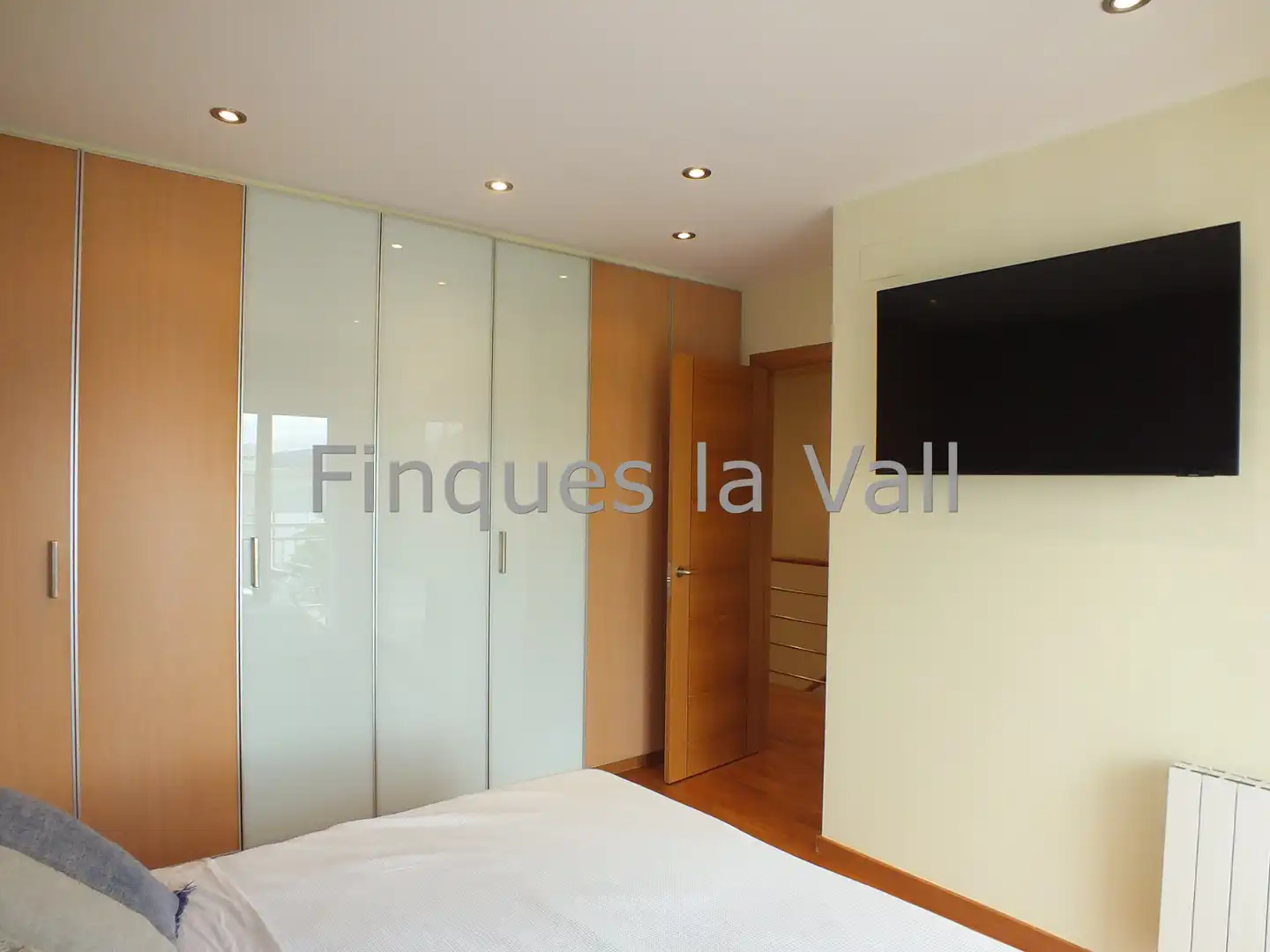 Schlafzimmer von Haus oder Chalet zum Verkauf in Tona mit Heizung, Privatgarten und Ofen