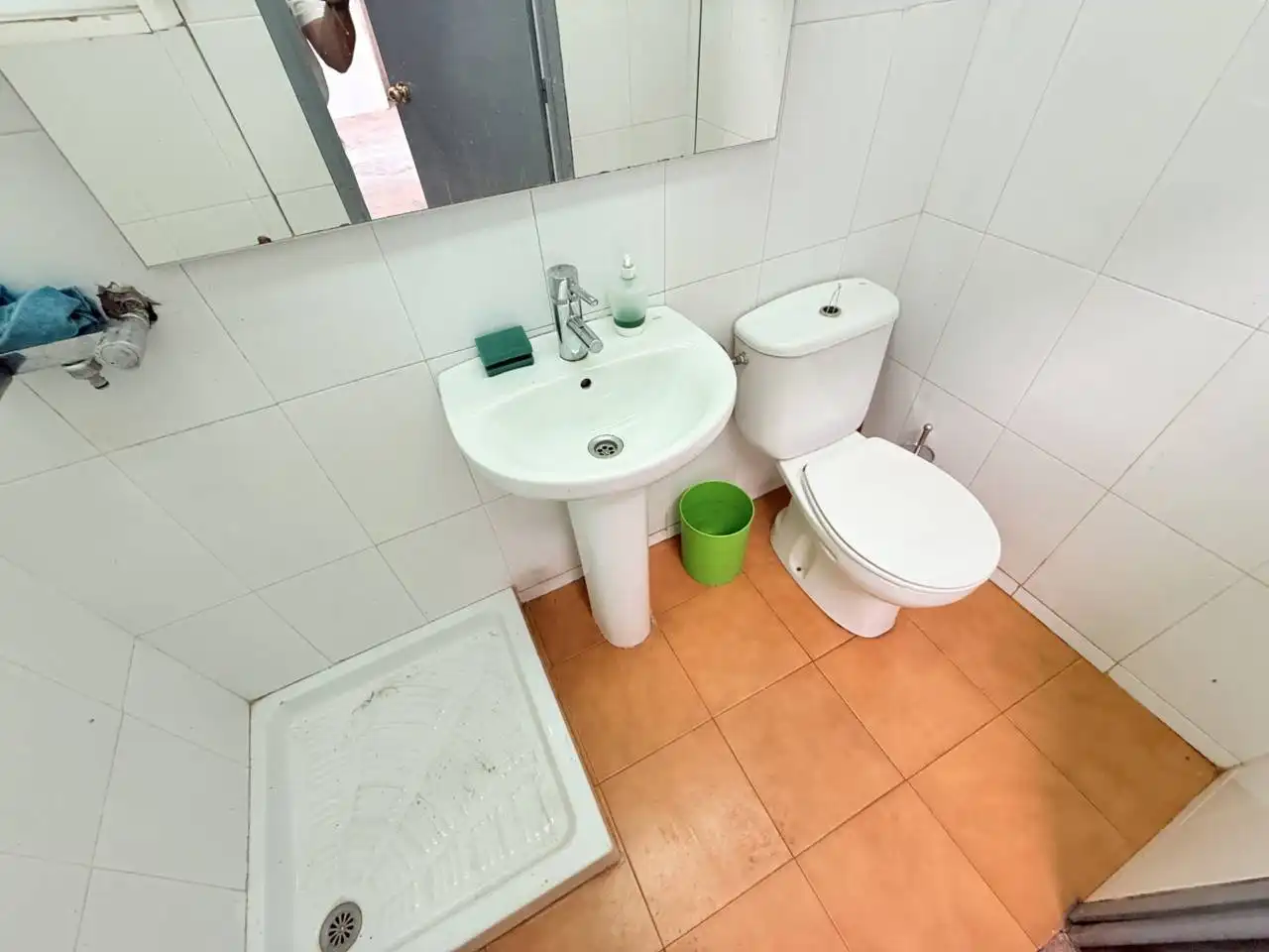 Baño de Nave industrial de alquiler en Riells i Viabrea