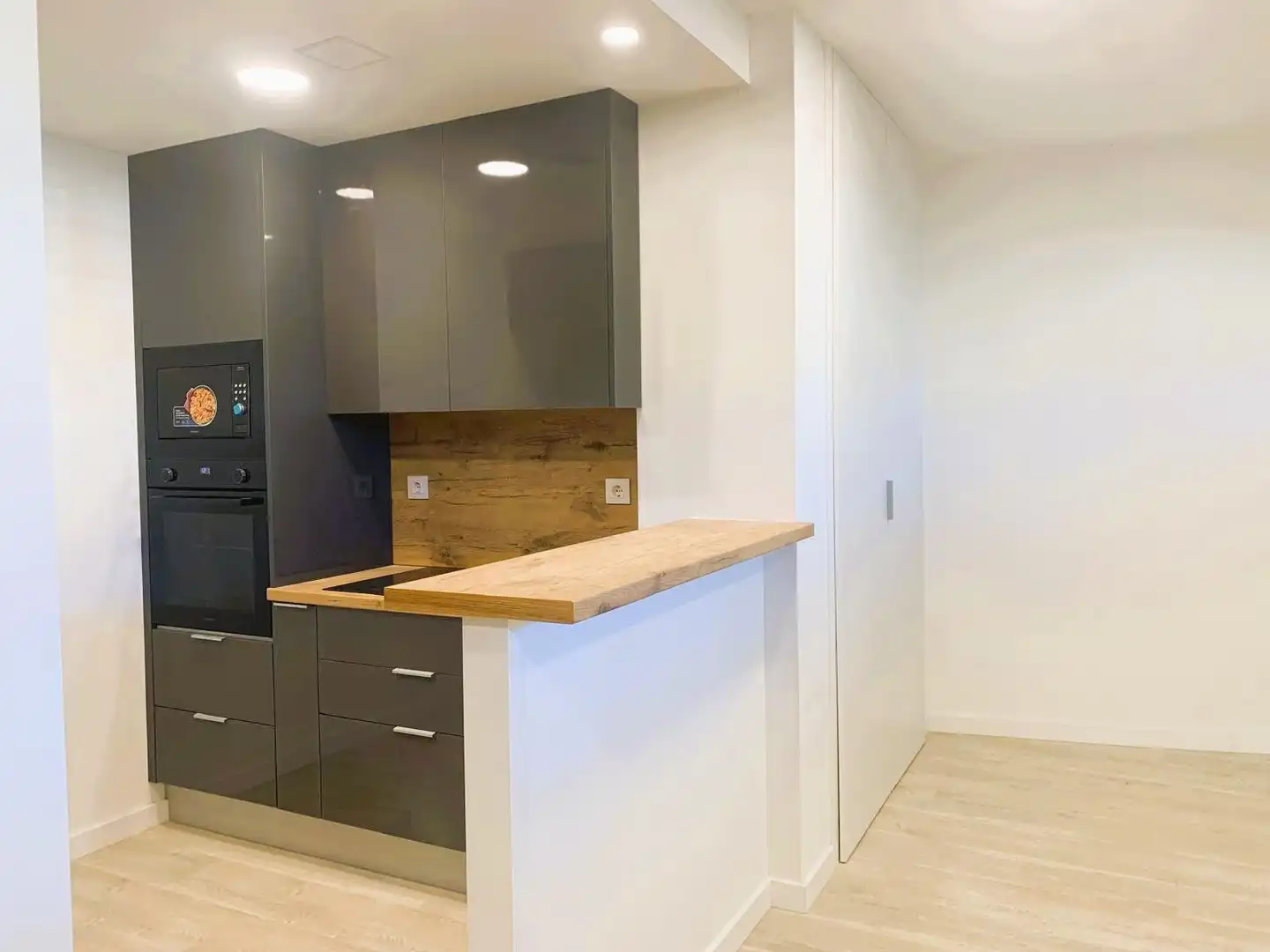 Cuina de Planta baixa en venda en Vilanova i la Geltrú amb Aire condicionat i Parquet