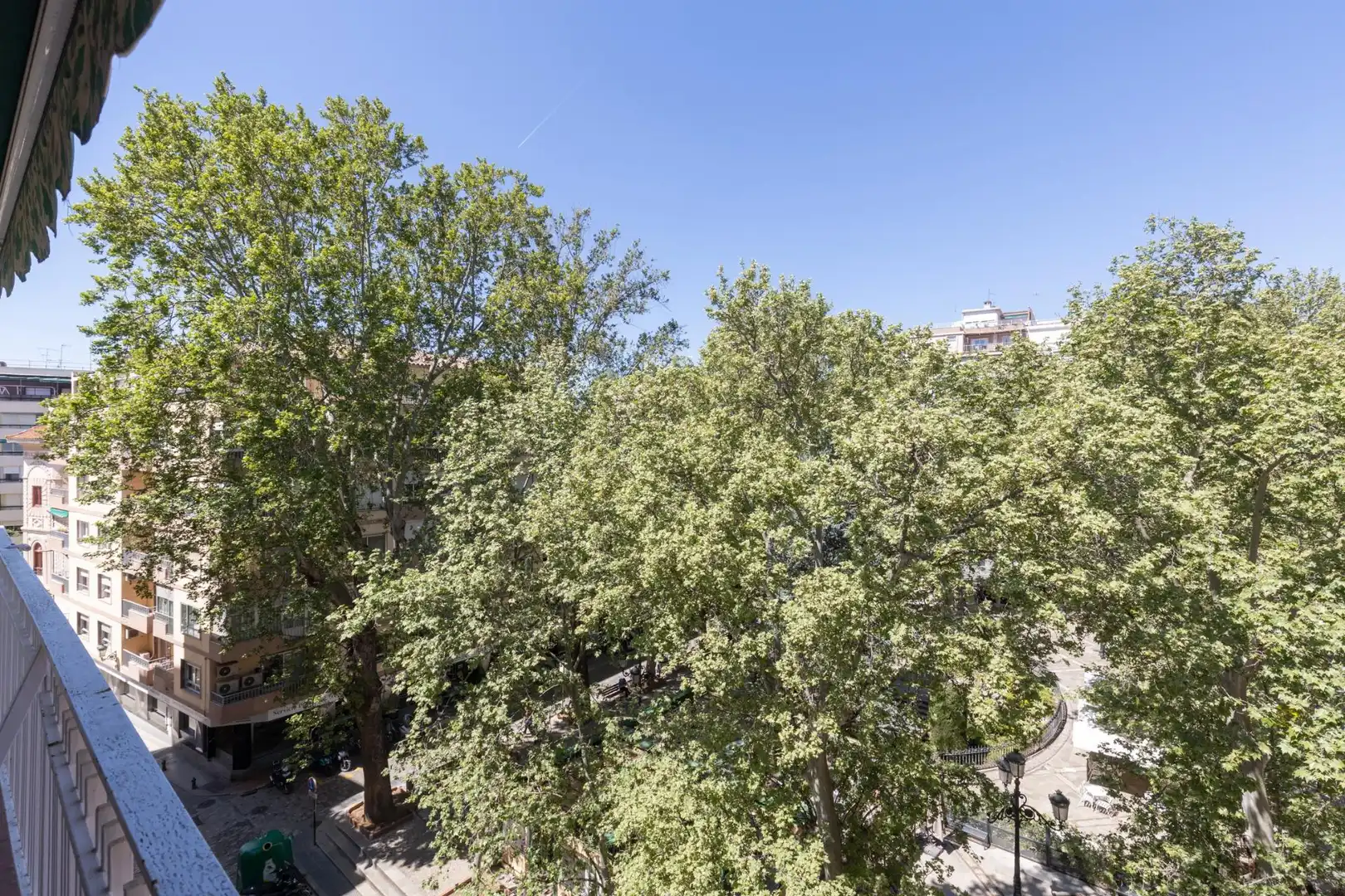 Vista exterior de Àtic de lloguer en Granada amb Aire condicionat, Calefacció i Balcó