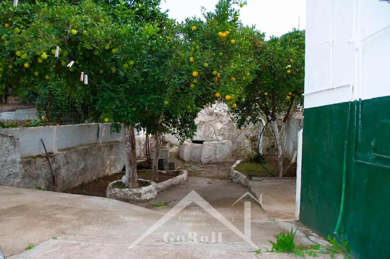 Jardí de Casa adosada en venda en Almadén de la Plata amb Traster i Moblat