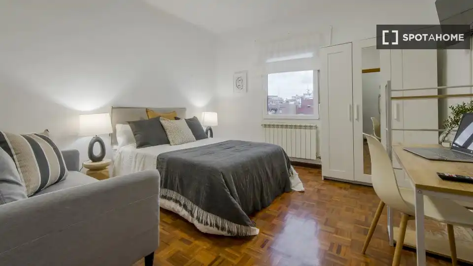 Room in Ciudad Jardín