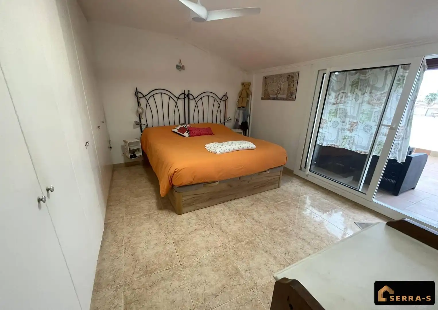 Schlafzimmer von Dachboden zum Verkauf in Malgrat de Mar mit Terrasse und Balkon