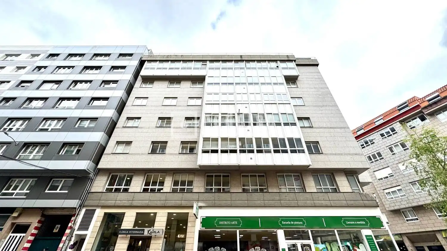 Vista exterior de Oficina en venda en A Coruña Capital  amb Calefacció