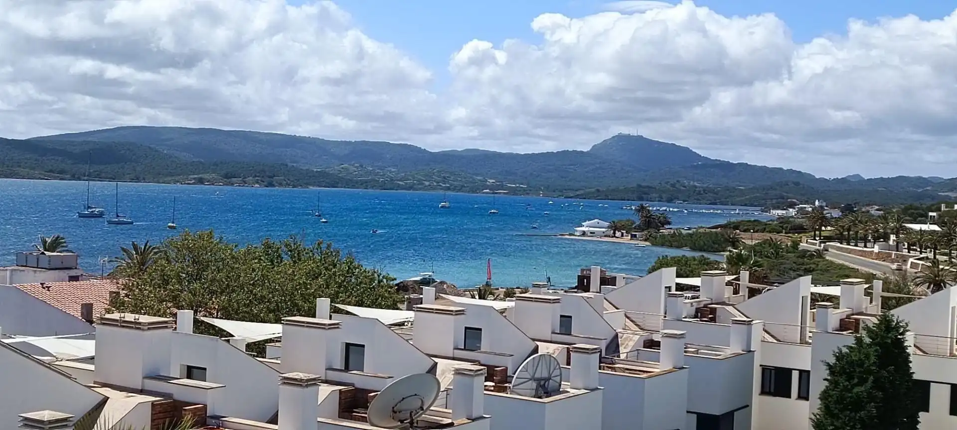 Vista exterior de Casa adosada en venta en Es Mercadal con Aire acondicionado, Calefacción y Terraza