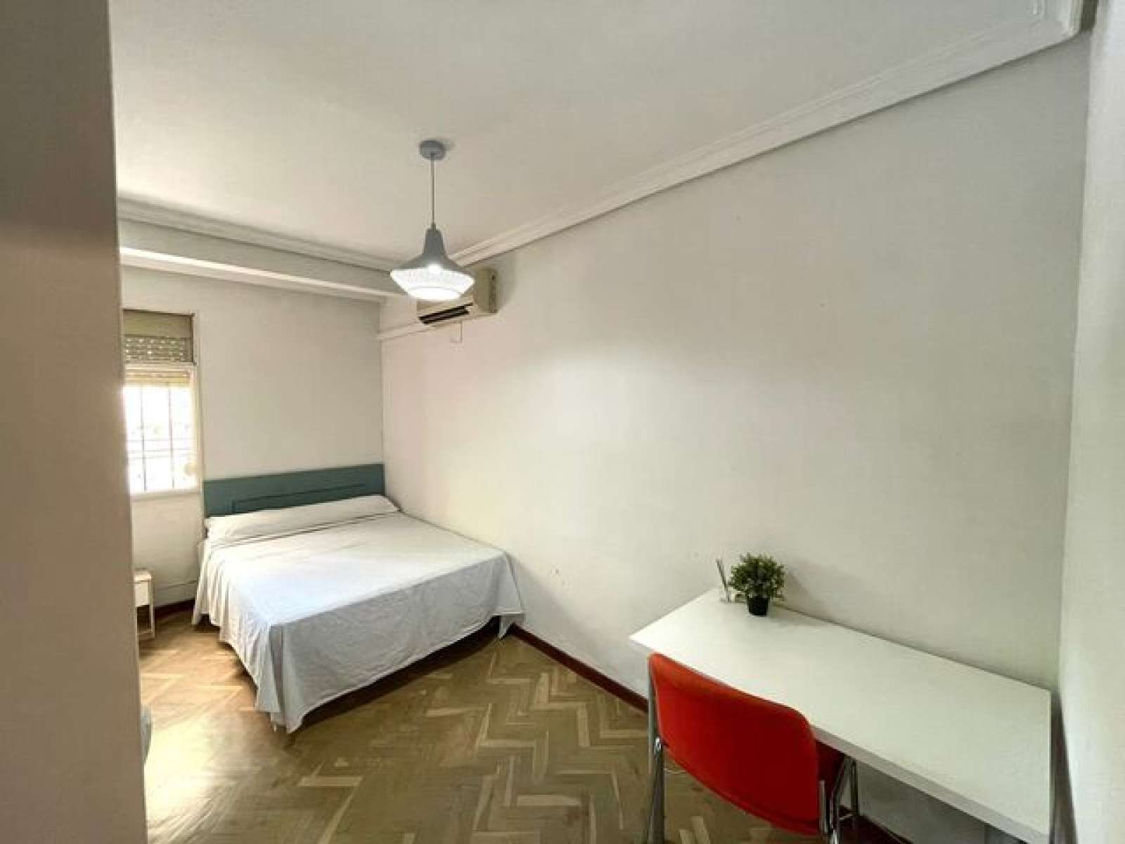 Bedroom of Flat to share in  Sevilla Capital  with Air Conditioner, Heating and Terrace