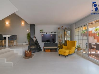 Living room of Single-family semi-detached for sale in Castelldefels  with Air Conditioner, Terrace and Balcony