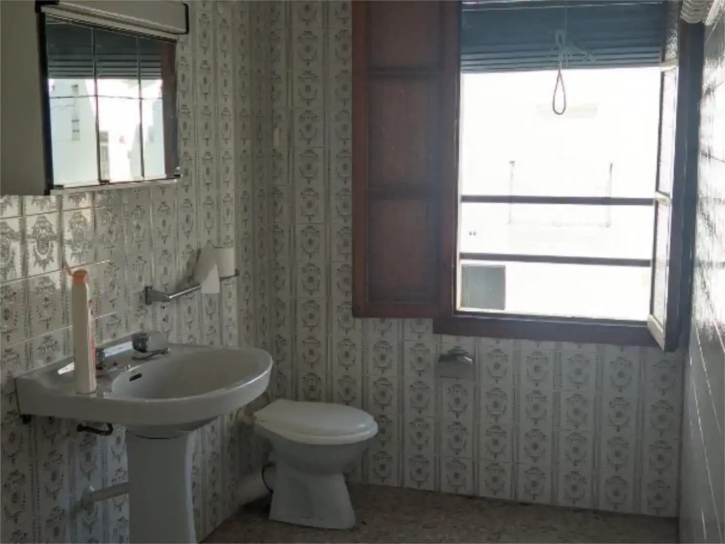 Badezimmer von Wohnung zum Verkauf in Serradilla mit Abstellraum und Balkon