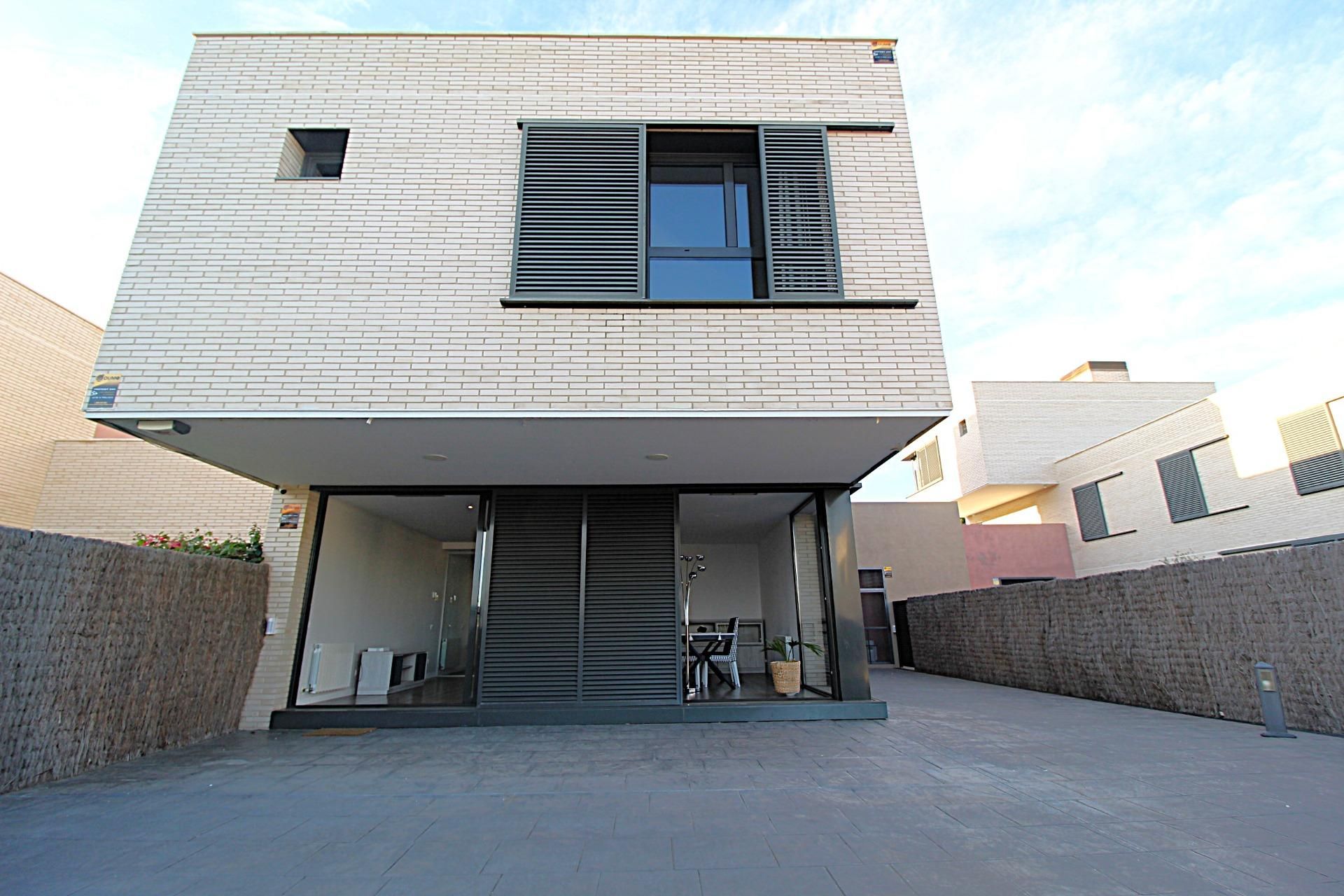 Vista exterior de Casa o chalet en venta en Mataró con Aire acondicionado, Jardín privado y Terraza