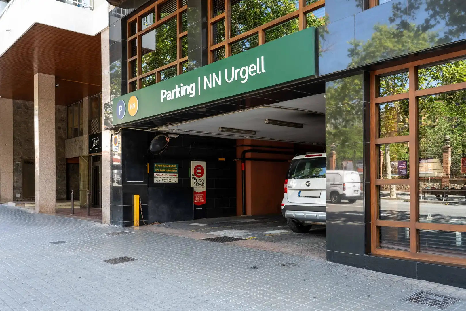 Motorbike to rent in CALLE COMTE URGELL 234 234, imagen 22