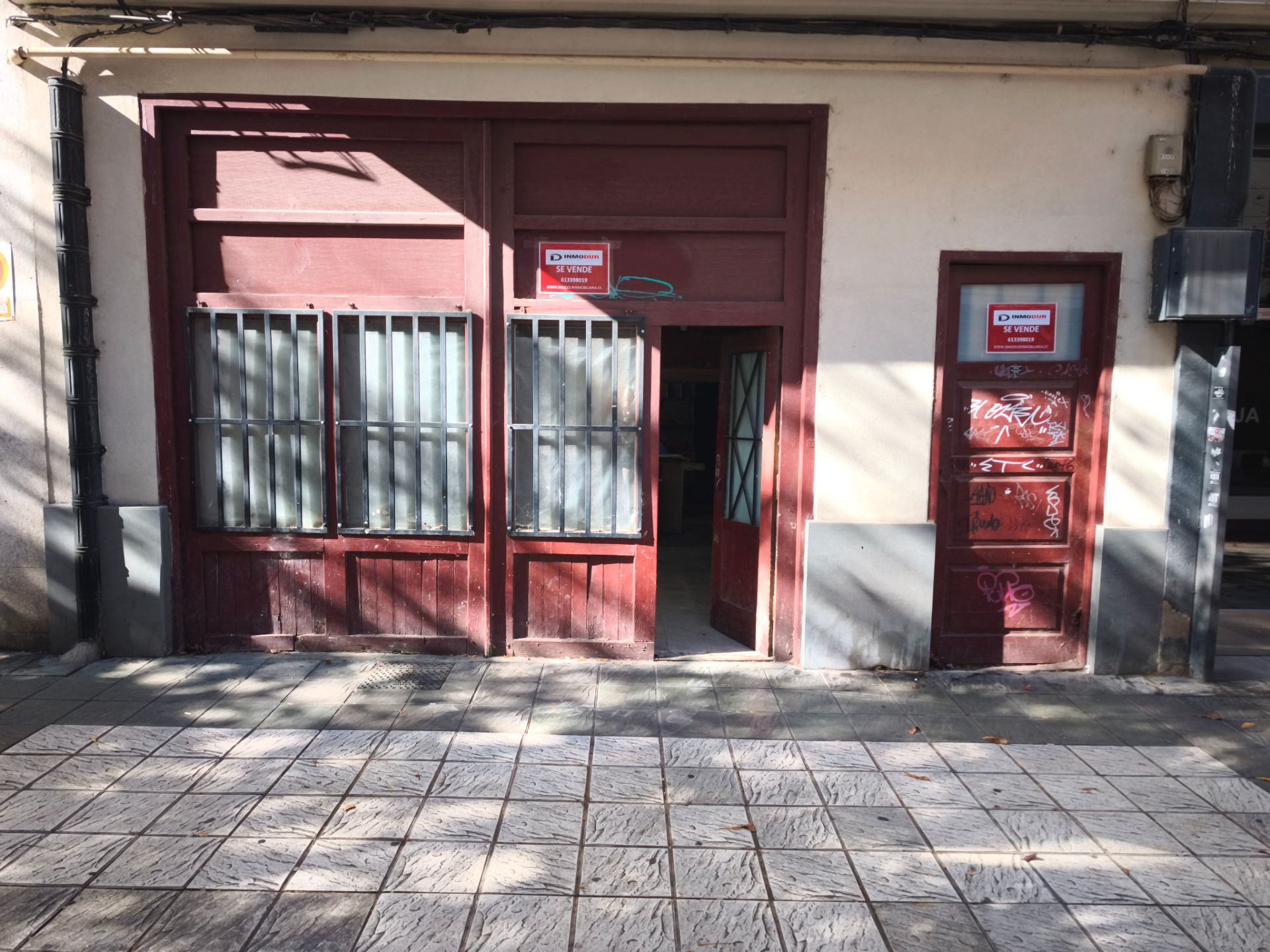 Vista exterior de Local en venda en Vitoria - Gasteiz amb Alarma