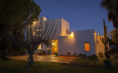 Vista exterior de Casa o xalet en venda en Jerez de la Frontera amb Terrassa i Piscina