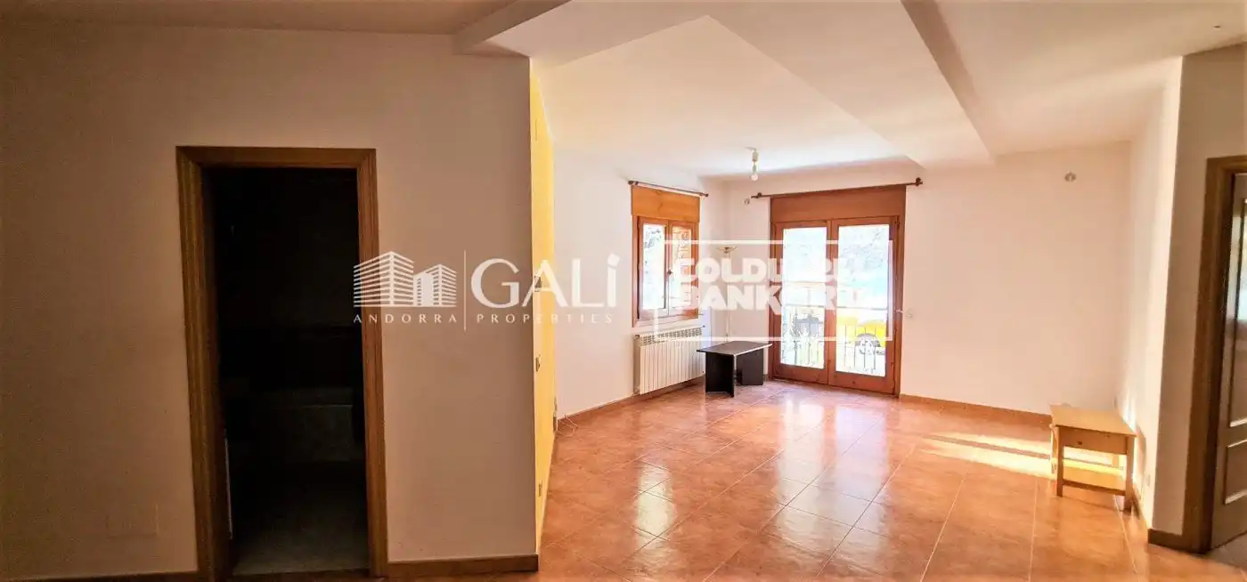 Piso con terraza en venta en Carretera general 5 43, imagen 3