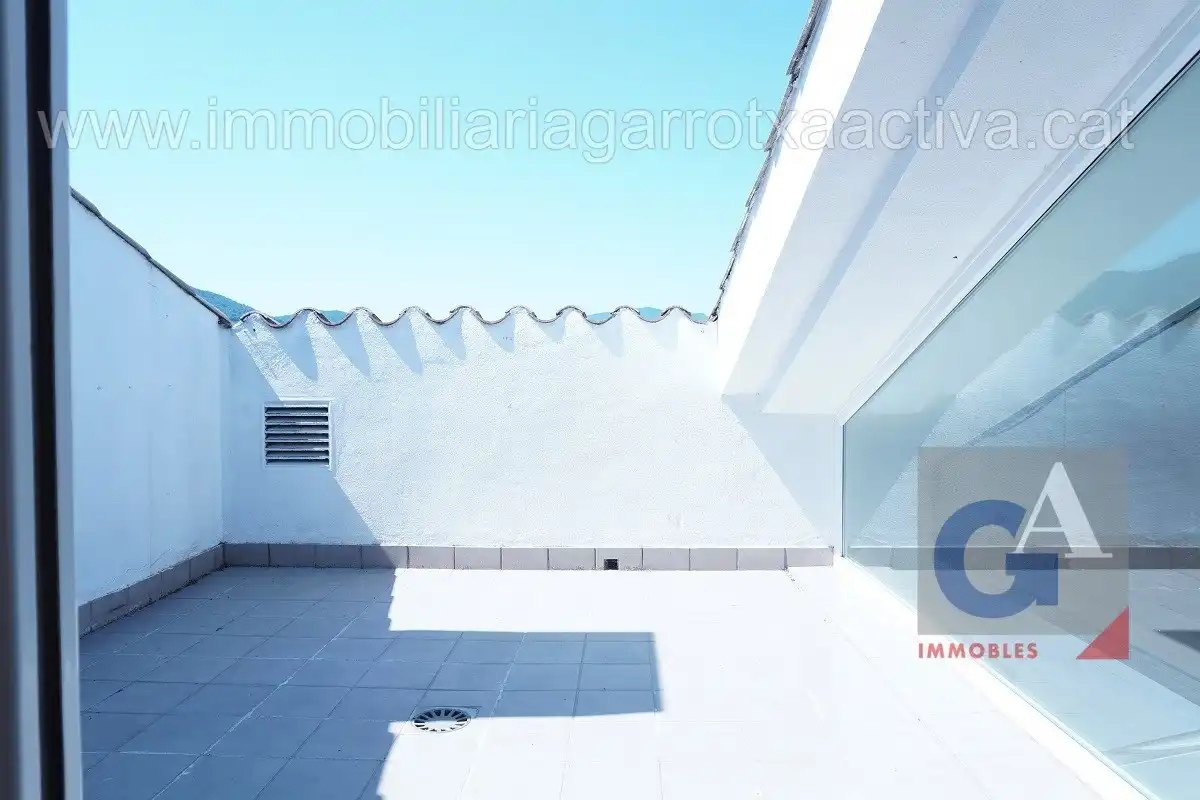 Terrassa de Dúplex en venda en Olot amb Calefacció, Terrassa i Balcó