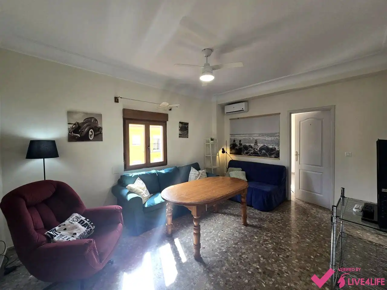 Living room of Flat for rent in Sevilla  with Air Conditioner, Terrace and Furnished