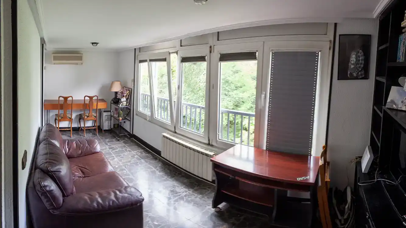 Sala d'estar de Pis en venda en Donostia - San Sebastián  amb Aire condicionat i Balcó