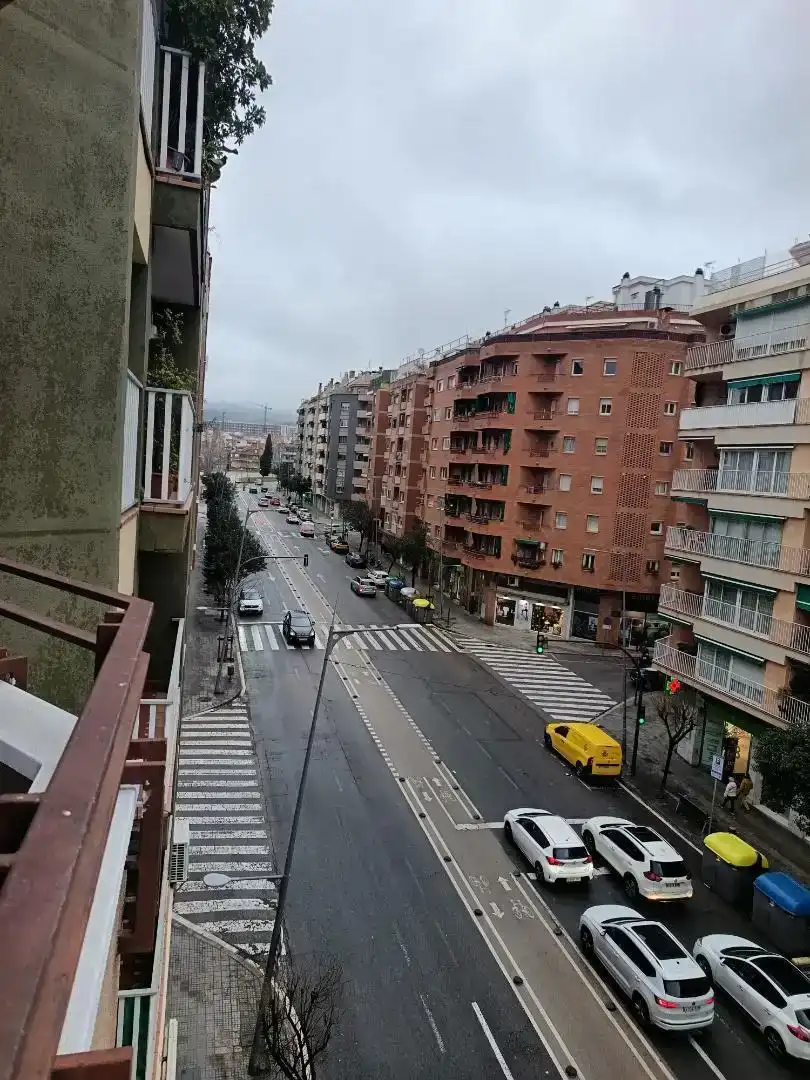Vista exterior de Pis per a compartir en Terrassa amb Moblat, Forn i Rentadora