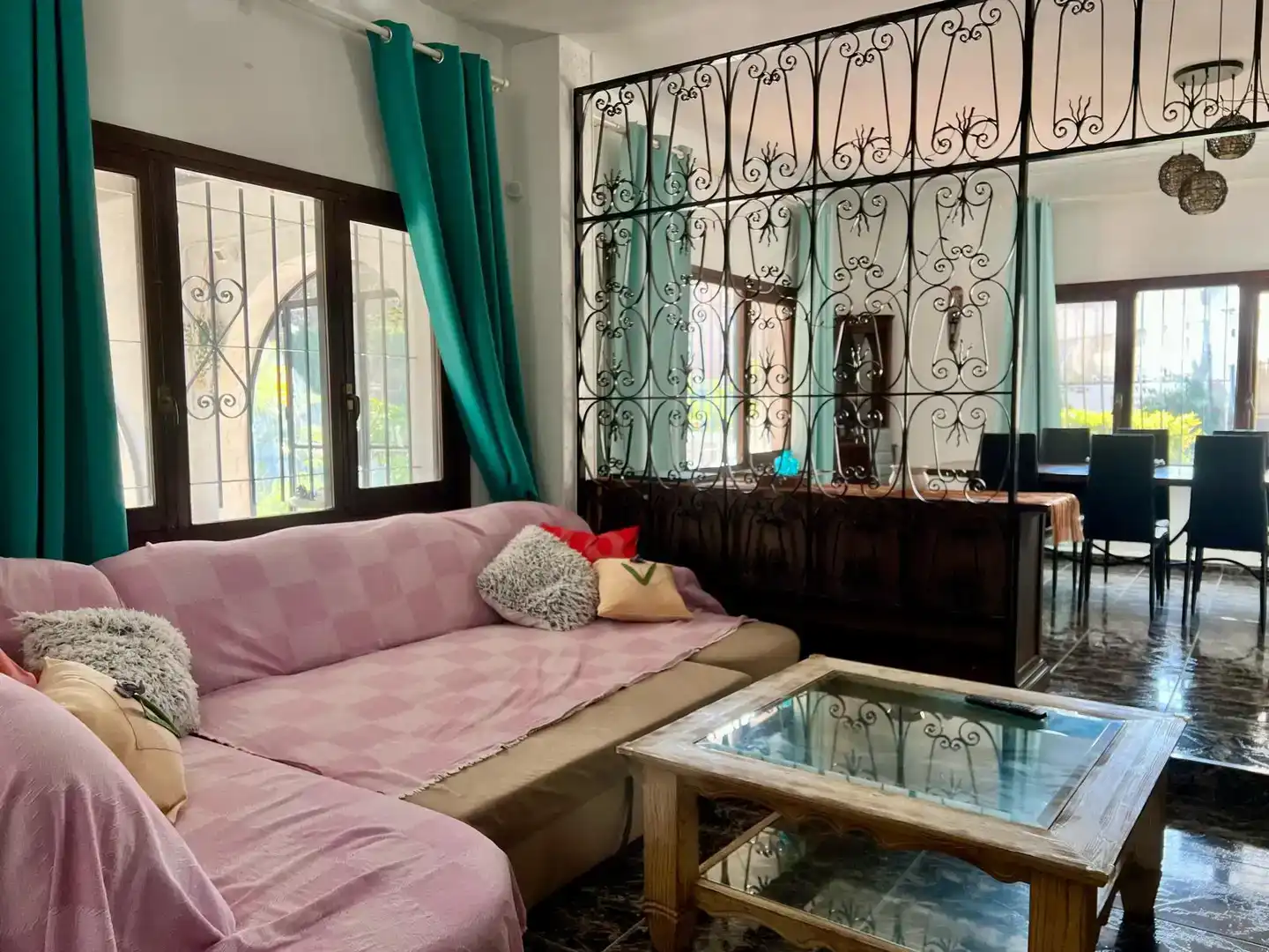 Sala d'estar de Casa o xalet de lloguer en Finestrat amb Aire condicionat i Piscina