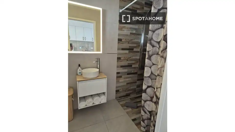 Badezimmer von Wohnung zur untervermieten in Arafo mit Klimaanlage, Terrasse und Möbliert