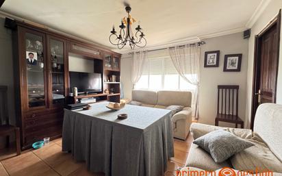 Living room of Flat for sale in Carmona  with Air Conditioner and Heating