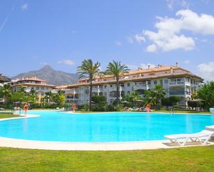 Vista exterior de Planta baixa de lloguer en Marbella amb Terrassa i Piscina