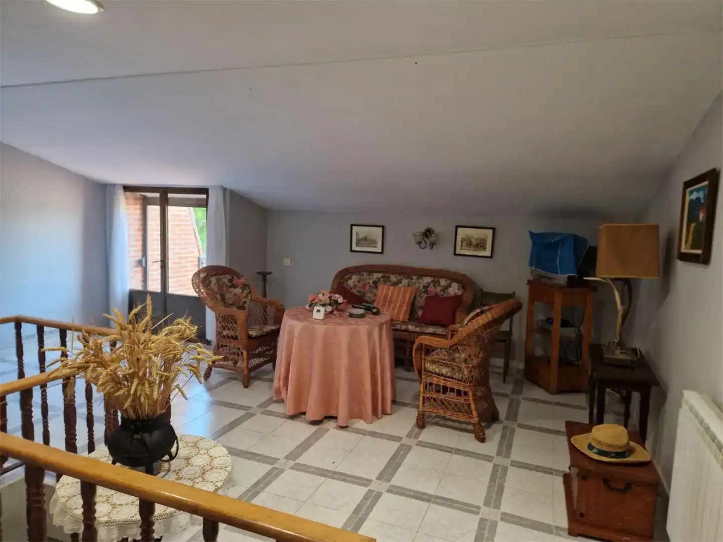 Sala d'estar de Casa o xalet en venda en Villabrázaro amb Jardí privat, Traster i Moblat
