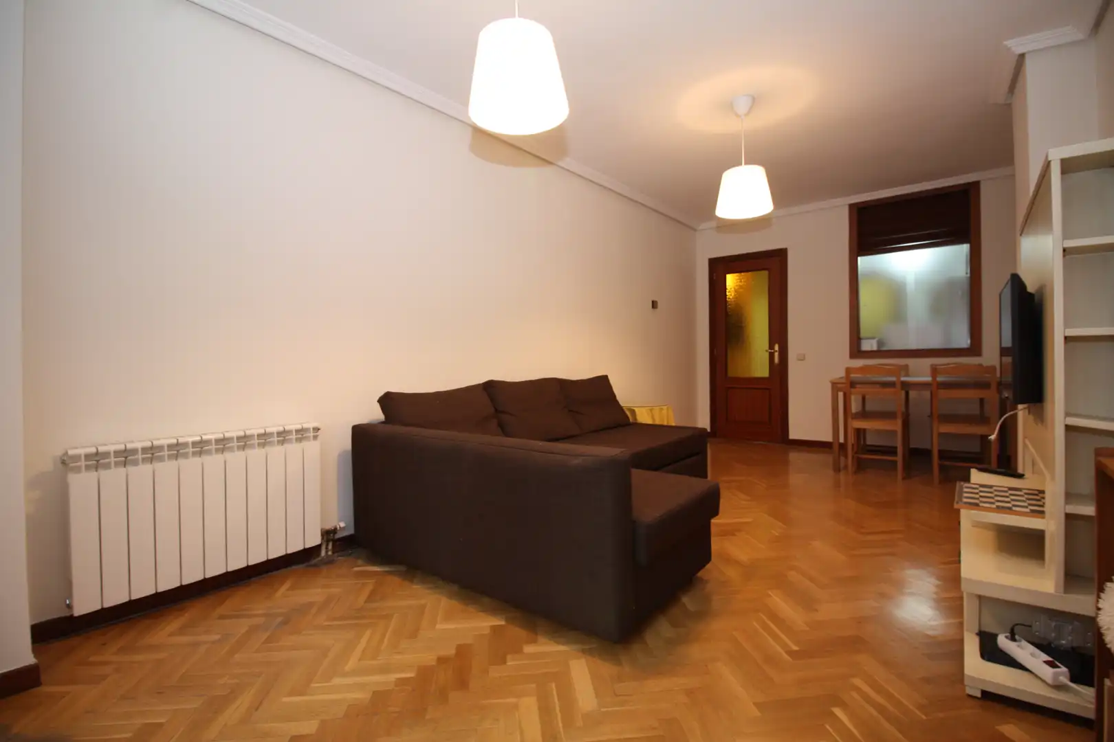 Living room of Flat for rent in Valladolid  with Heating, Parquet flooring and Furnished