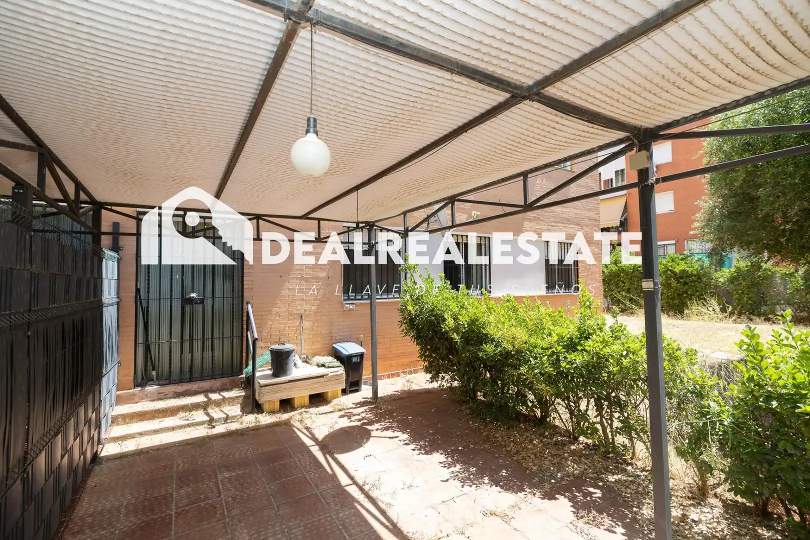 Vista exterior de Pis en venda en La Rinconada amb Aire condicionat, Terrassa i Moblat