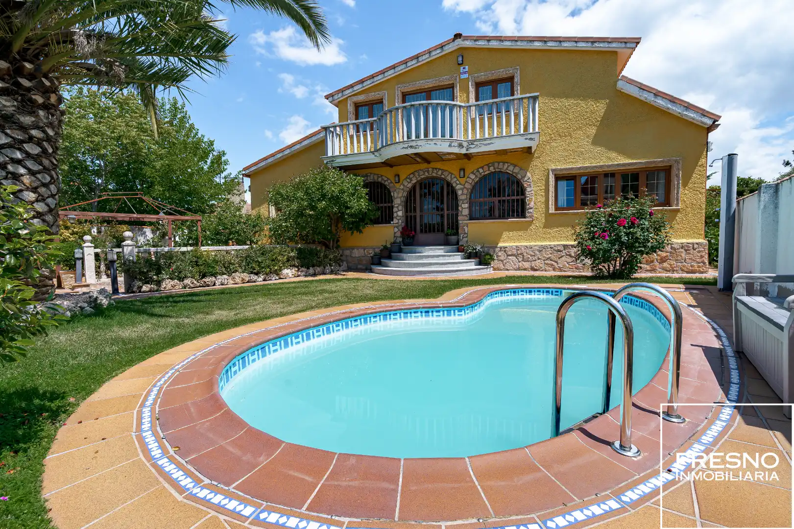Vista exterior de Casa o xalet en venda en Cobeña amb Aire condicionat, Calefacció i Jardí privat