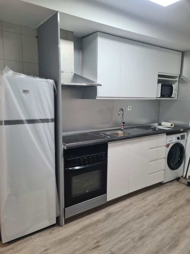 Cuina de Apartament de lloguer en  Zaragoza Capital amb Calefacció, Moblat i Forn