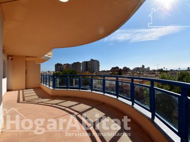 Apartamento con balcón en venta en Avenida tarongina