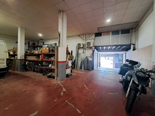 Local comercial en Venta en Carrer Irlanda en La Llàntia