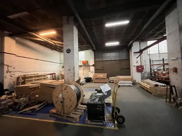 Nave industrial en venta en L'Hospitalet de Llobregat con Calefacción y Alarma