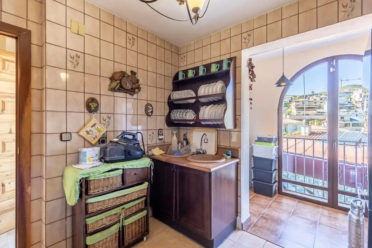 Cuina de Casa o xalet en venda en Pinos Genil amb Aire condicionat, Calefacció i Jardí privat