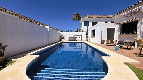 Foto 2 de Casa adosada en venta en Centro, Estepona