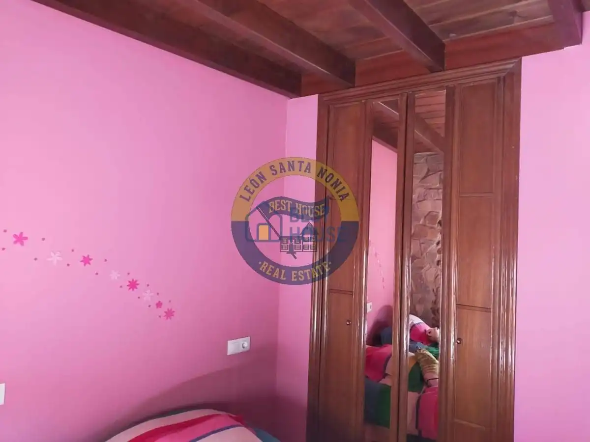 Habitación de Finca rústica en venta en Boca de Huérgano con Calefacción, Parquet y Amueblado