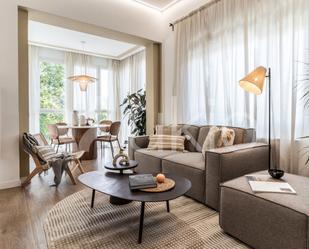 Sala d'estar de Apartament de lloguer en  Madrid Capital amb Aire condicionat, Moblat i Forn