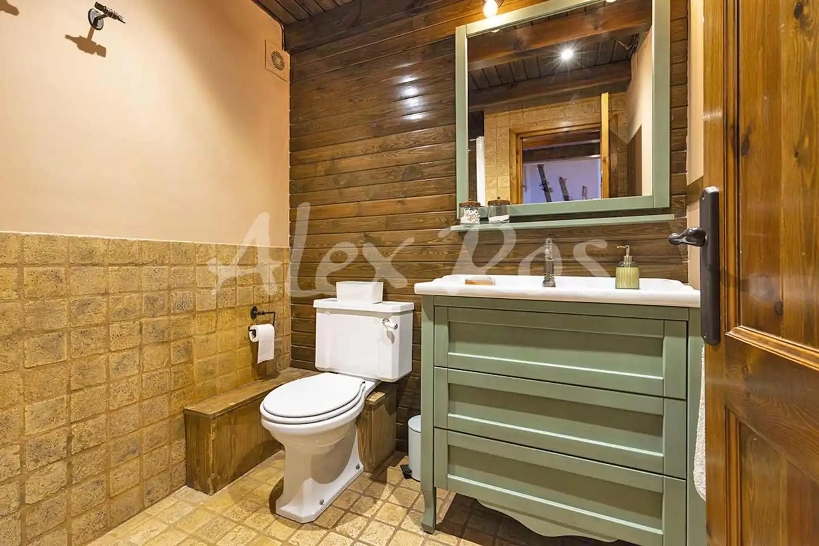Bathroom of Houses for sale in Urús  with Heating, Private garden and Terrace
