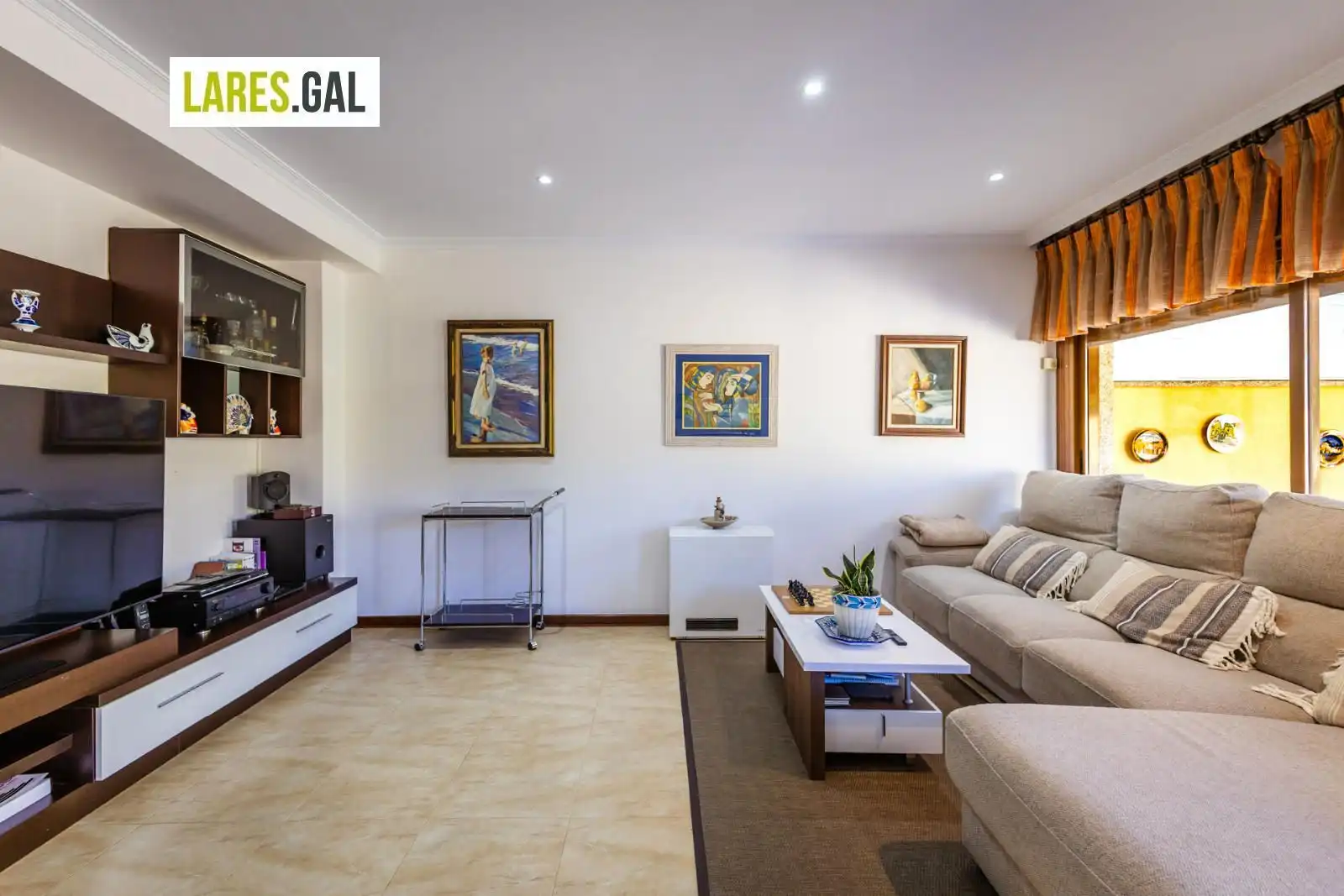 Wohnzimmer von Einfamilien-Reihenhaus zum Verkauf in Cangas  mit Heizung, Terrasse und Abstellraum