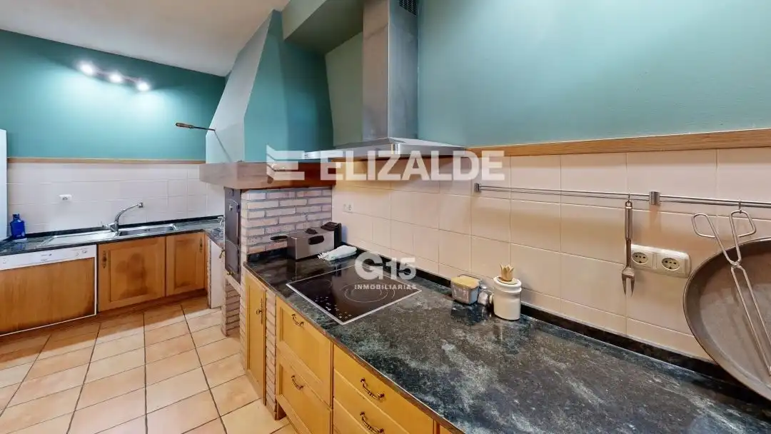 Cuina de Casa o xalet en venda en Hondarribia amb Calefacció, Jardí privat i Terrassa