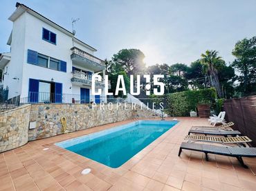 House with balcony for sale in Sant Cebrià de Vallalta