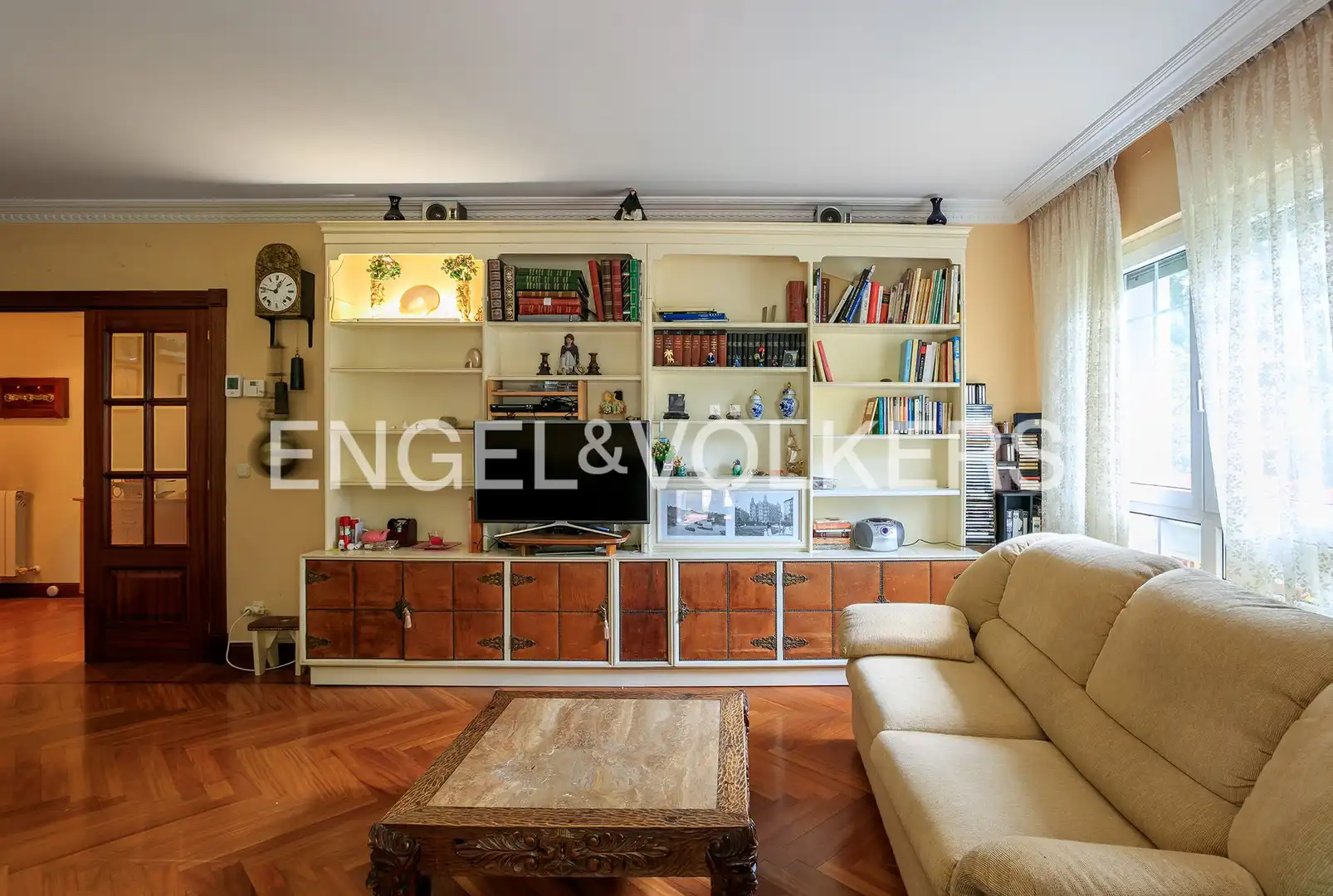 Living room of Flat for sale in Getxo   with Heating, Private garden and Parquet flooring
