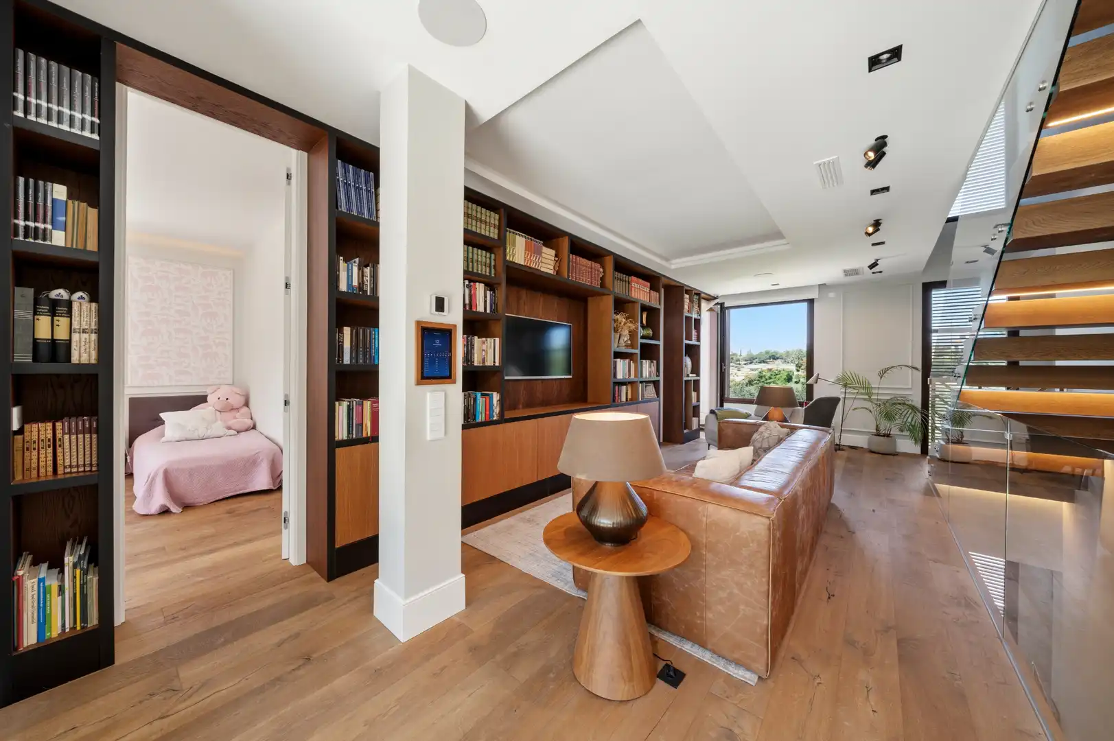 Sala de estar de Casa o chalet en venta en Las Rozas de Madrid con Aire acondicionado, Calefacción y Jardín privado