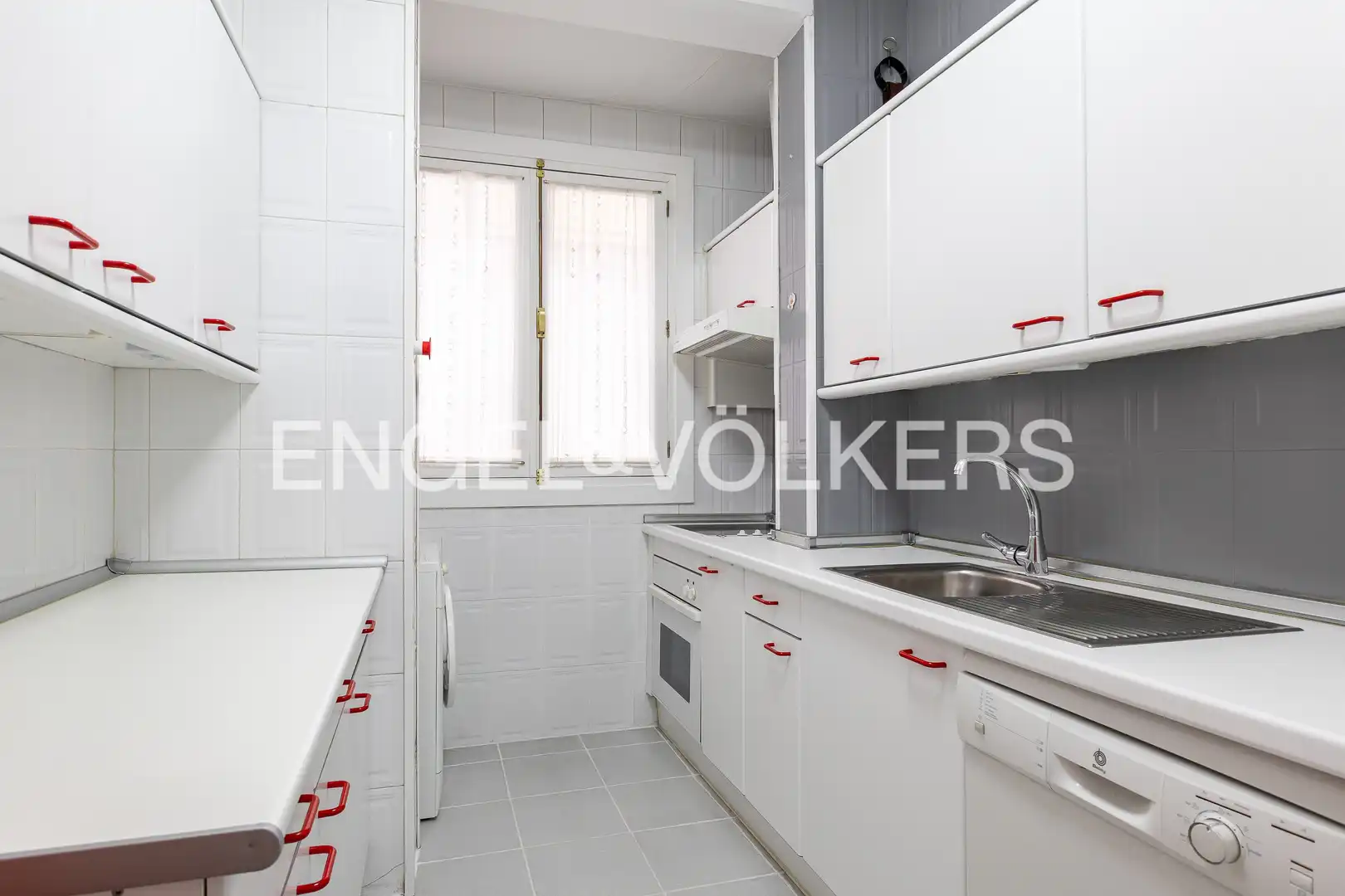 Kitchen of Flat for sale in Madrid  with Air Conditioner, Heating and Parquet flooring