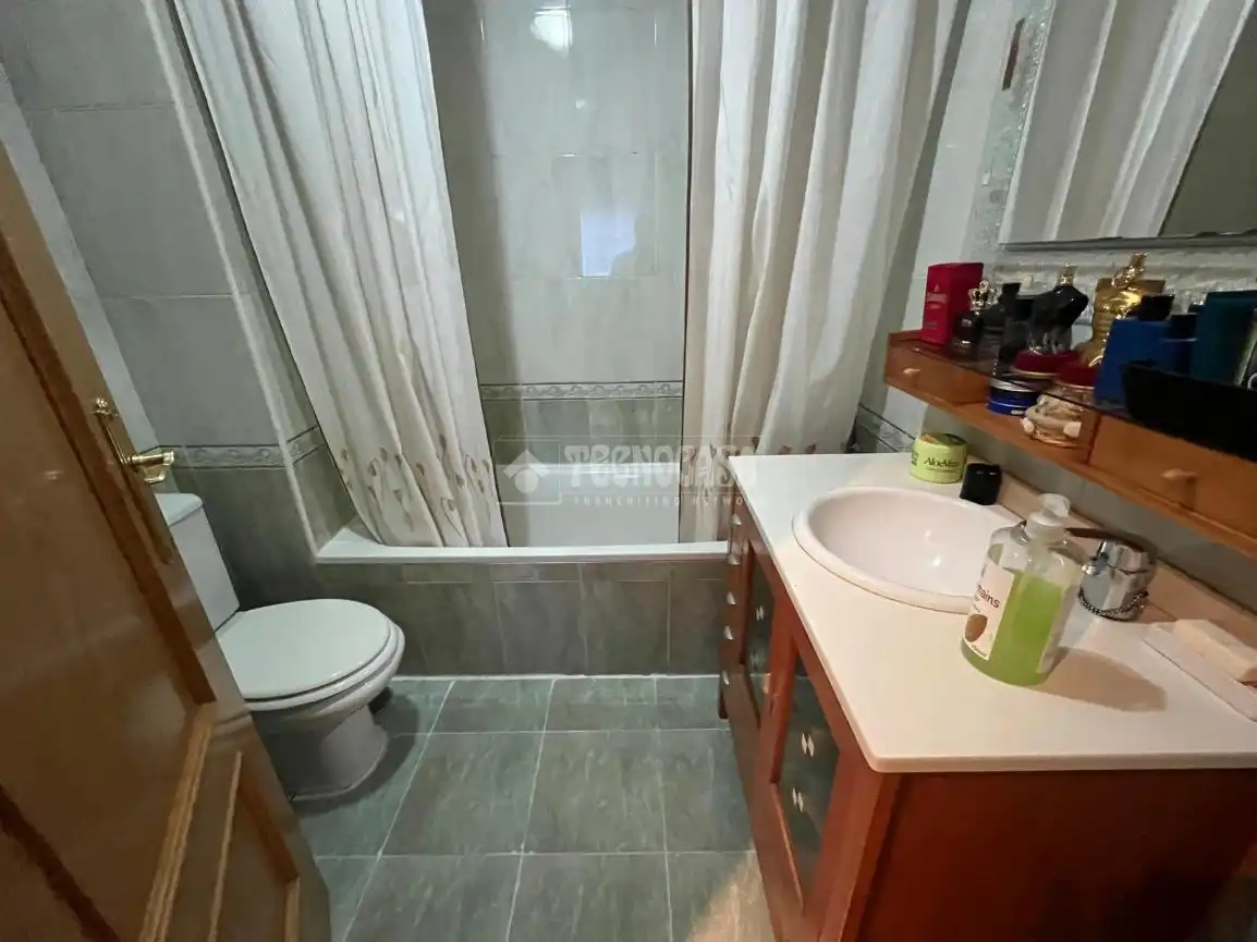 Baño de Piso en venta en Humanes de Madrid con Calefacción, Trastero y Balcón