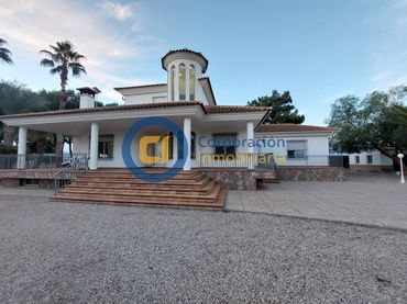 Xalet amb balcó en venda a Pedanías Centro