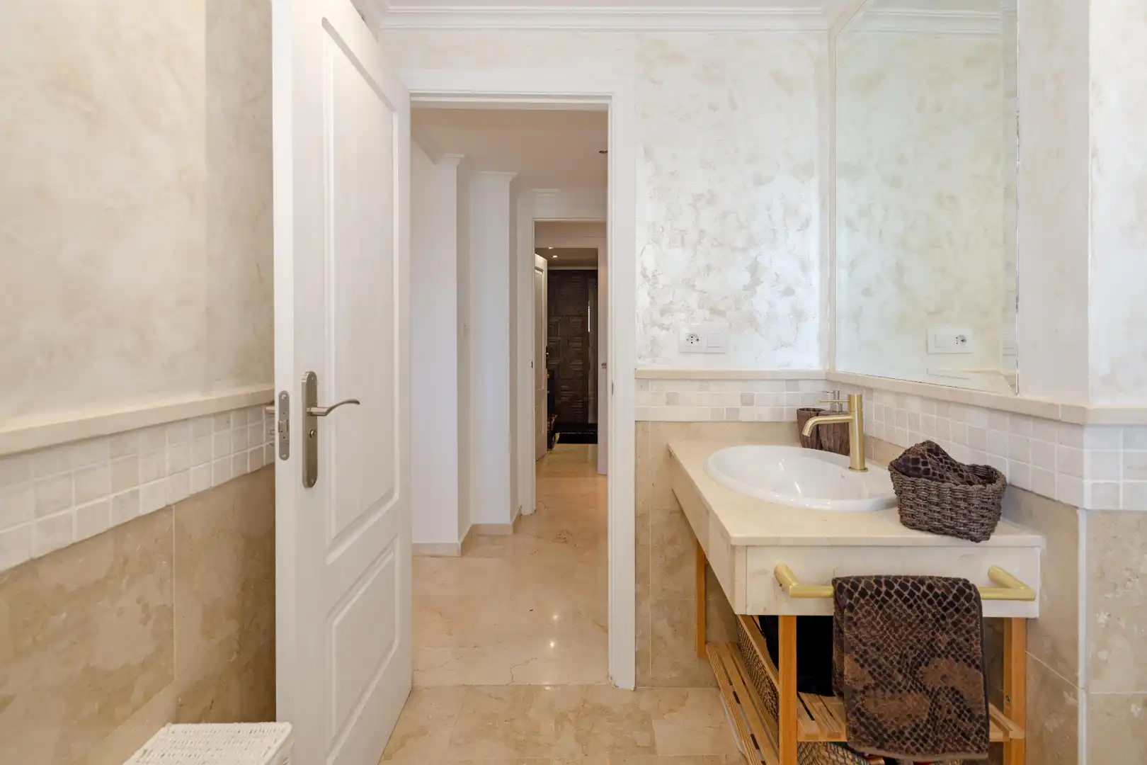 Badezimmer von Wohnung zum Verkauf in Marbella mit Klimaanlage, Heizung und Terrasse