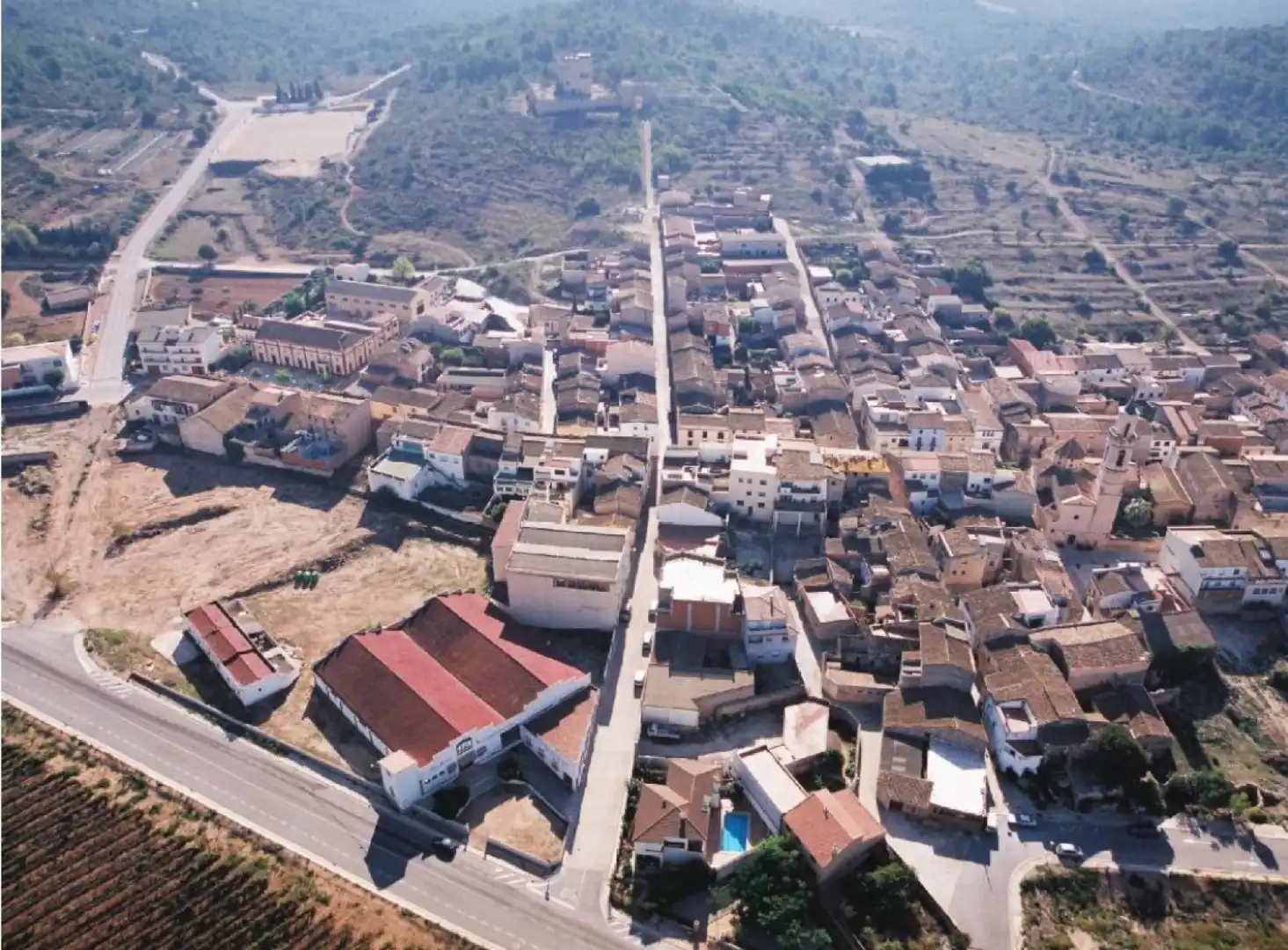 Außenansicht von Fabrikhallen zur Miete in Masllorenç